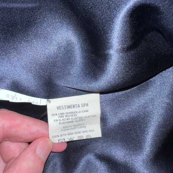 Giorgio Armani Wool Blend Cropped Blazer - Picture 4 of 4